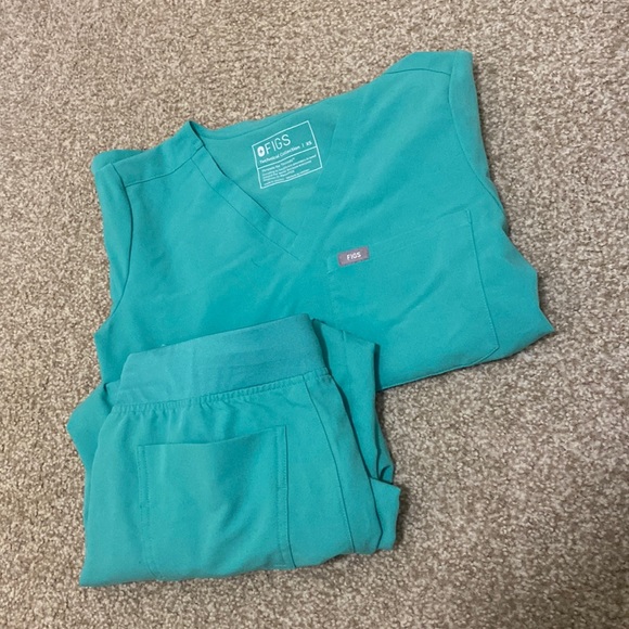 Figs Other - FIGS surgical green scrub set